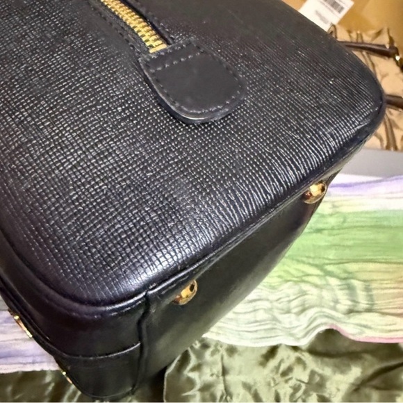 MCM München Barrel Shoulder Bag - Black Textured Leather Gold Zipper authentic - Picture 10 of 15